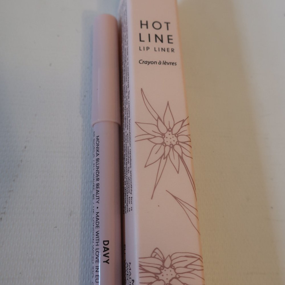 NIB Womens Monika Blunder Hot Line Lip Liner "Davy" 0.040 oz*